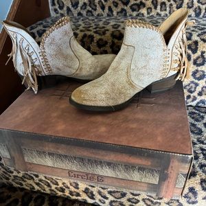 Circle G fringe short boots - round toe. Distressed white